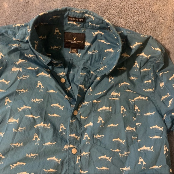 AE Shark button down - Picture 2 of 4